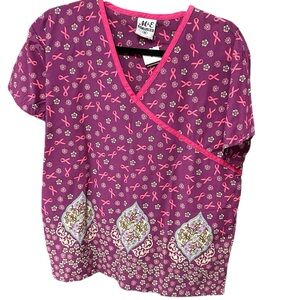 M&E scrub top breast cancer awareness women’s size medium V-neck pink floral new